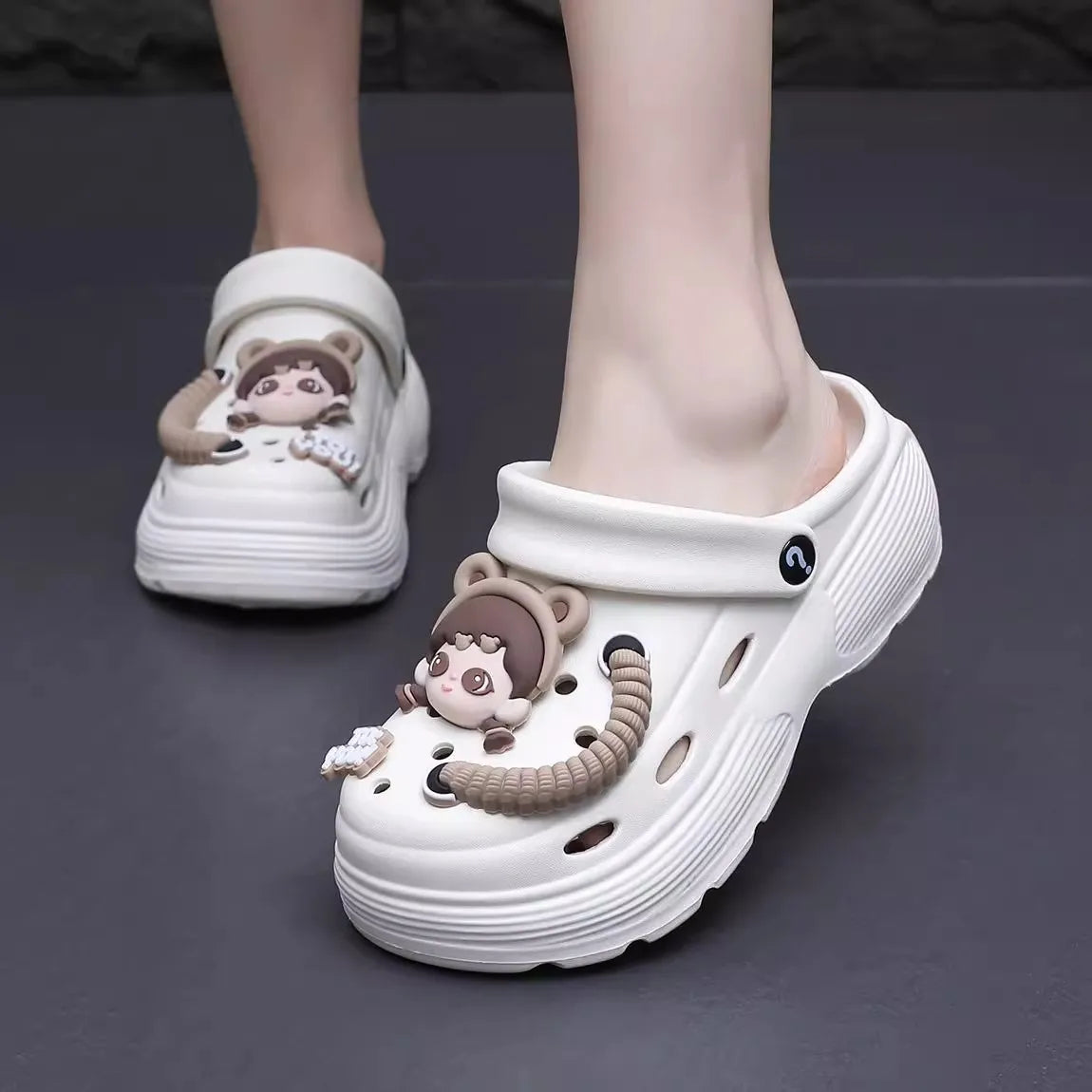 New summer cute little person hole shoes women's shoes breathable thick sole comfortable slippers beach shoes sandal Platform
