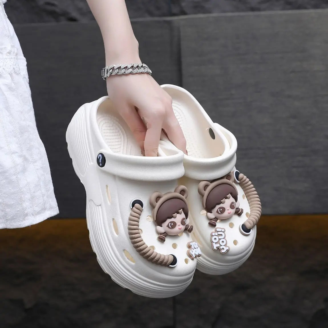 New summer cute little person hole shoes women's shoes breathable thick sole comfortable slippers beach shoes sandal Platform