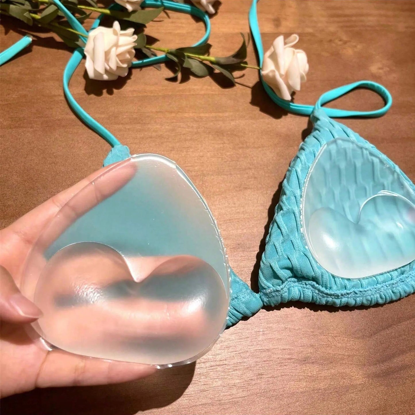 1 Pair of Invisible Bikini Self-Adhesive Thickeneded Inserts Waterproof Bra Cute Strapless Triangle Silicone Breast Pads Breast Lift Push-Up Silicone Bra Inserts