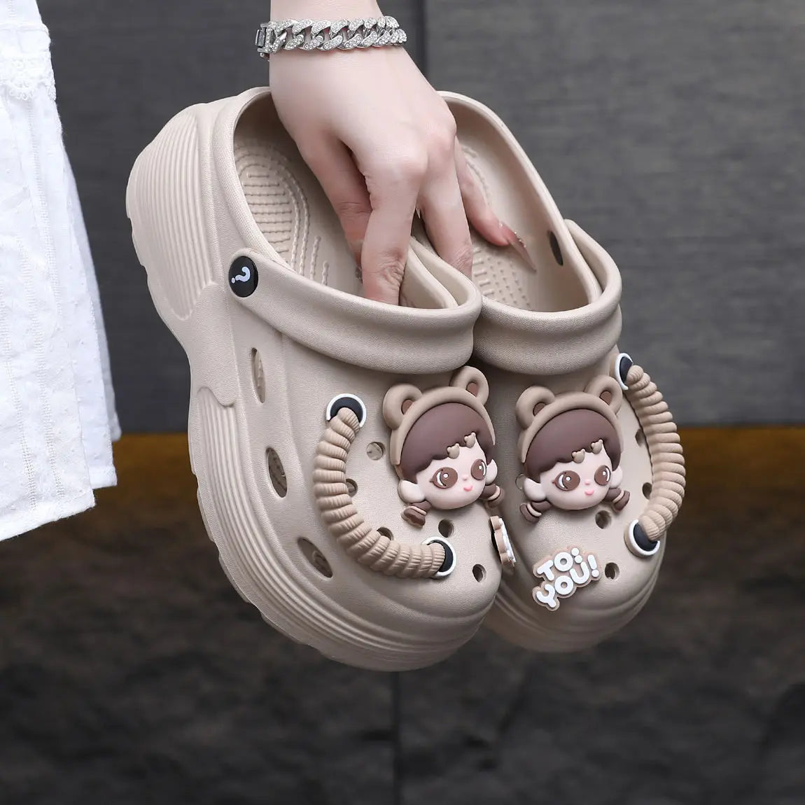 New summer cute little person hole shoes women's shoes breathable thick sole comfortable slippers beach shoes sandal Platform